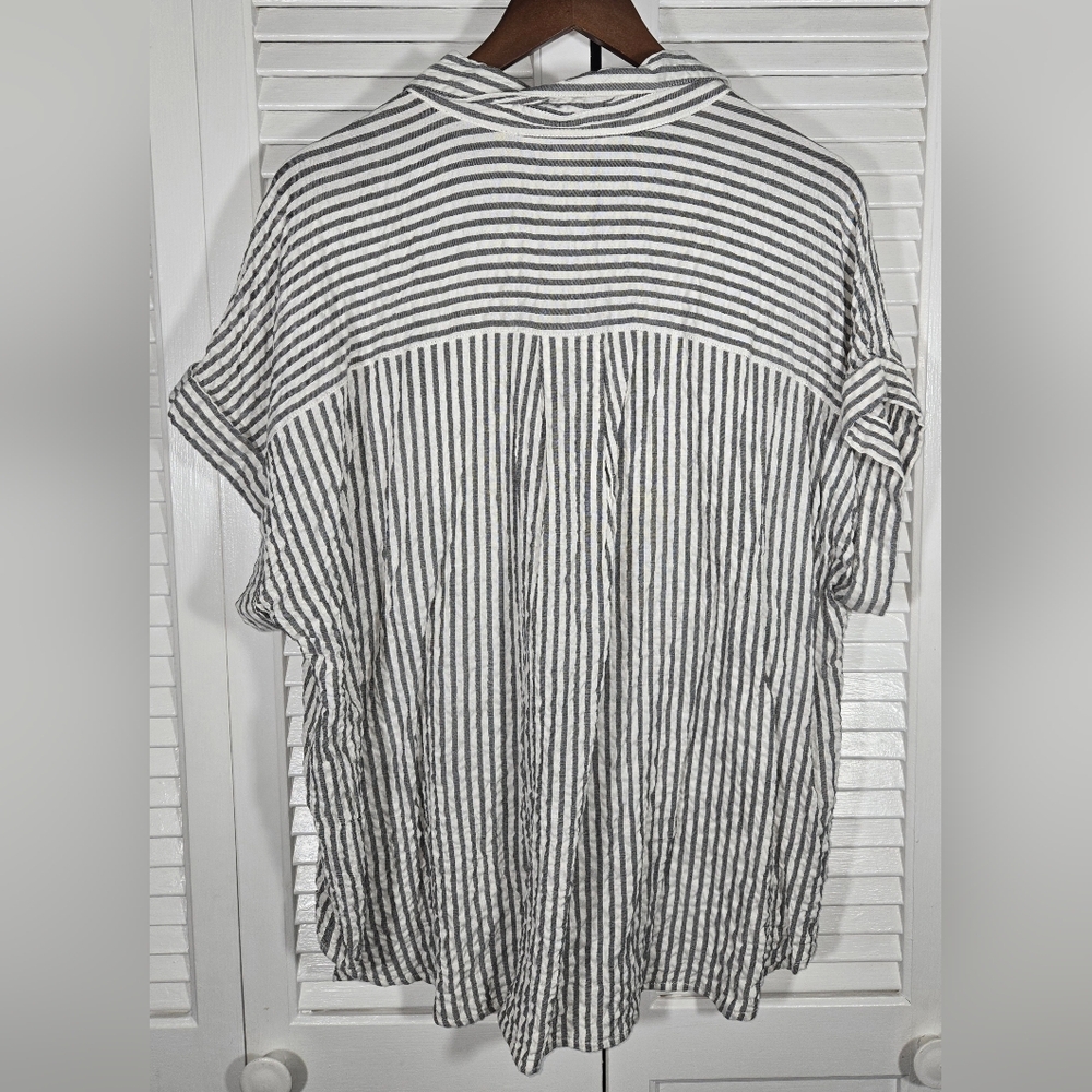 Jane + Delancey NWT Gray White Striped Button Down Short Sleeve Cuff Shirt Sz 1X - Picture 4 of 4